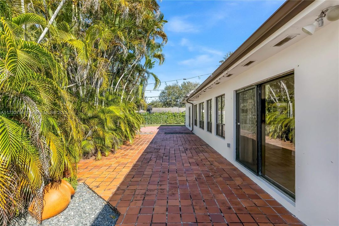 最近租的: $5,500 (4 贝兹, 3 浴室, 3129 平方英尺)