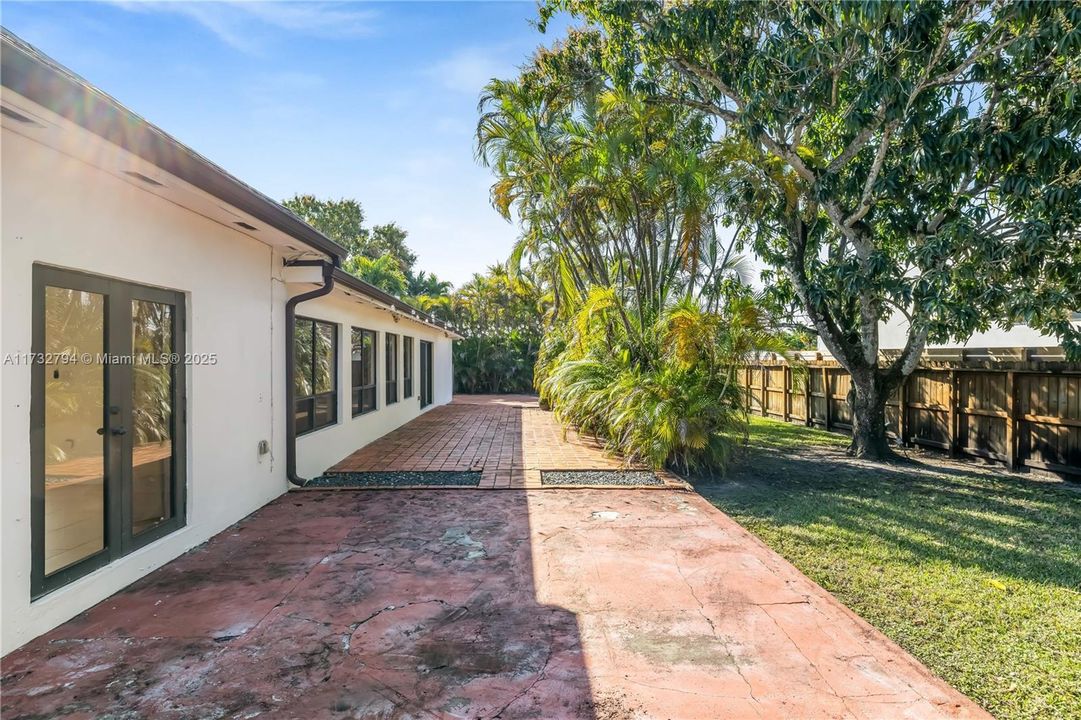 最近租的: $5,500 (4 贝兹, 3 浴室, 3129 平方英尺)