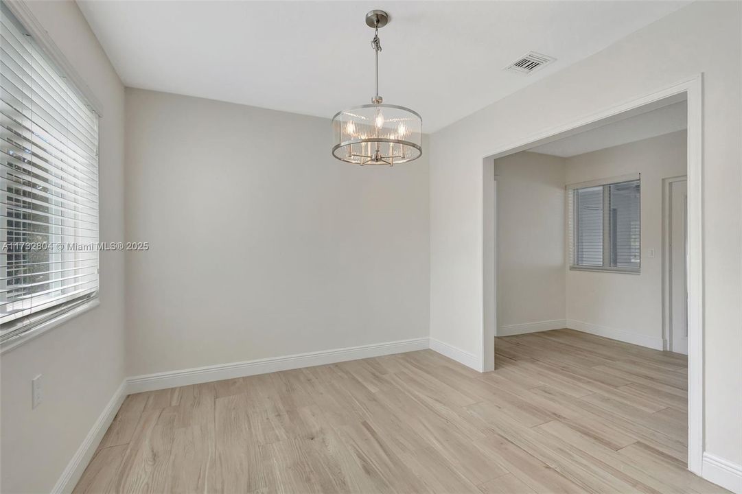 Недавно продано: $799,000 (3 спален, 1 ванн, 1413 Квадратных фут)