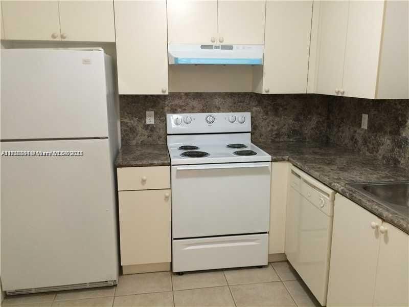 Recently Sold: $129,900 (1 beds, 1 baths, 830 Square Feet)