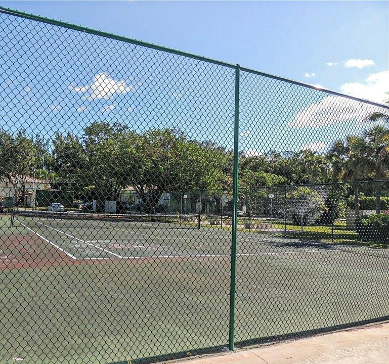 Recently Sold: $129,900 (1 beds, 1 baths, 830 Square Feet)