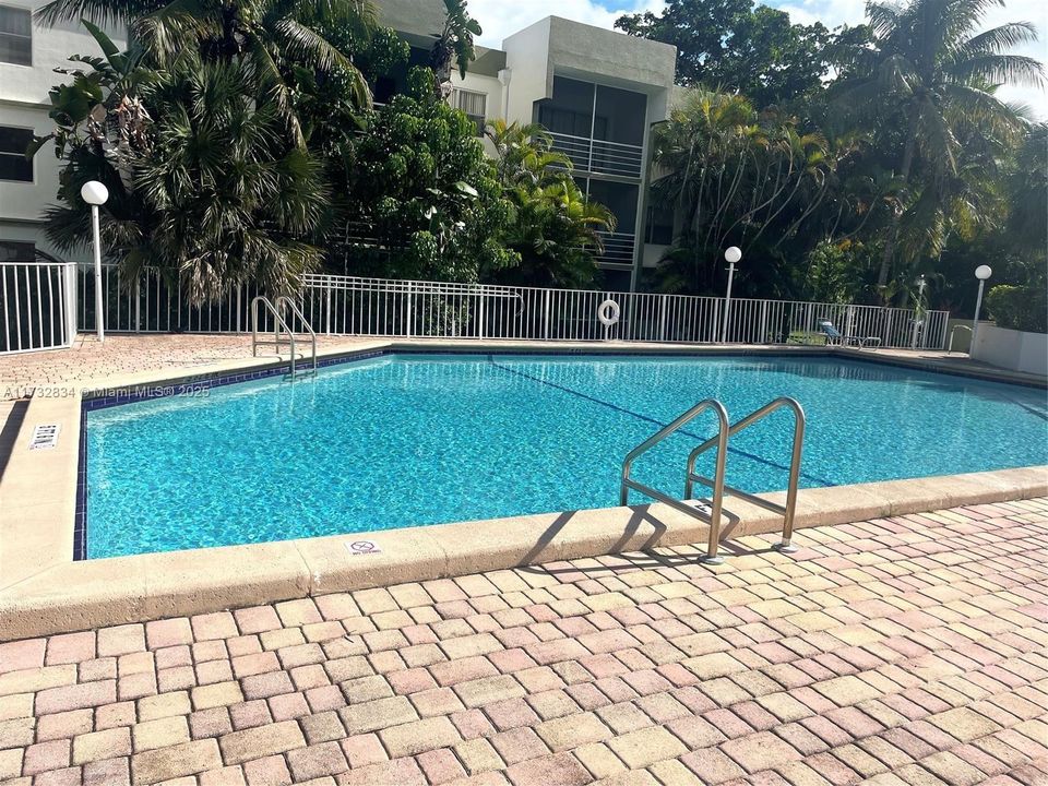 Recently Sold: $129,900 (1 beds, 1 baths, 830 Square Feet)