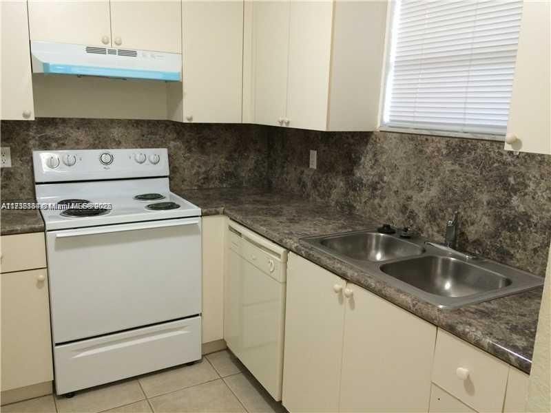 Recently Sold: $129,900 (1 beds, 1 baths, 830 Square Feet)