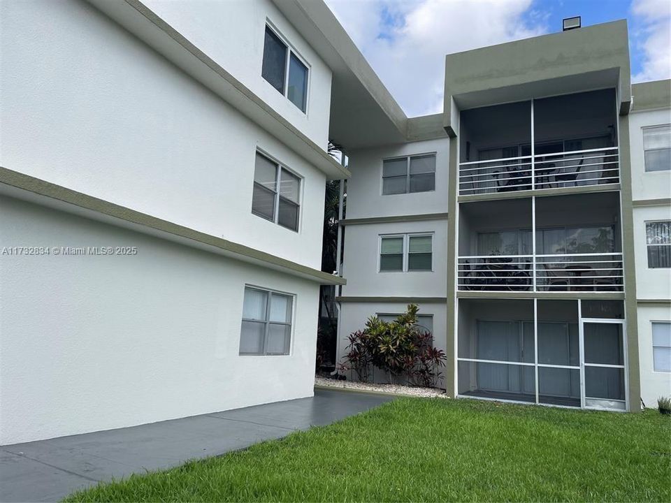 Recently Sold: $129,900 (1 beds, 1 baths, 830 Square Feet)