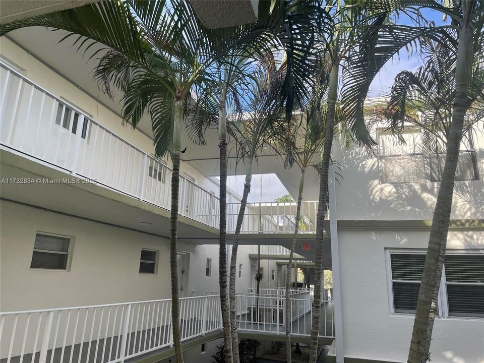 Recently Sold: $129,900 (1 beds, 1 baths, 830 Square Feet)