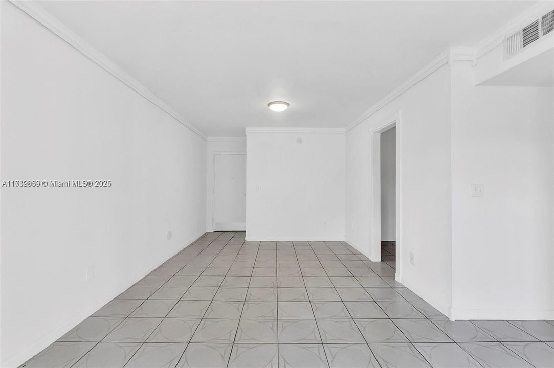 Recently Sold: $269,900 (2 beds, 1 baths, 706 Square Feet)