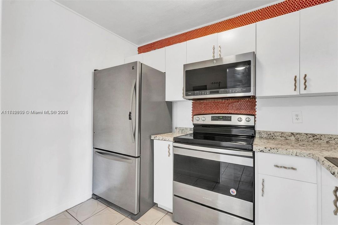 Recently Sold: $269,900 (2 beds, 1 baths, 706 Square Feet)