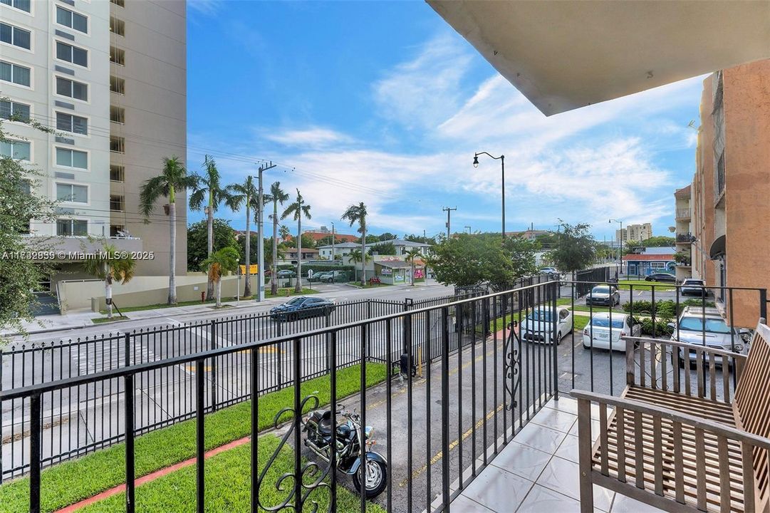 Recently Sold: $269,900 (2 beds, 1 baths, 706 Square Feet)