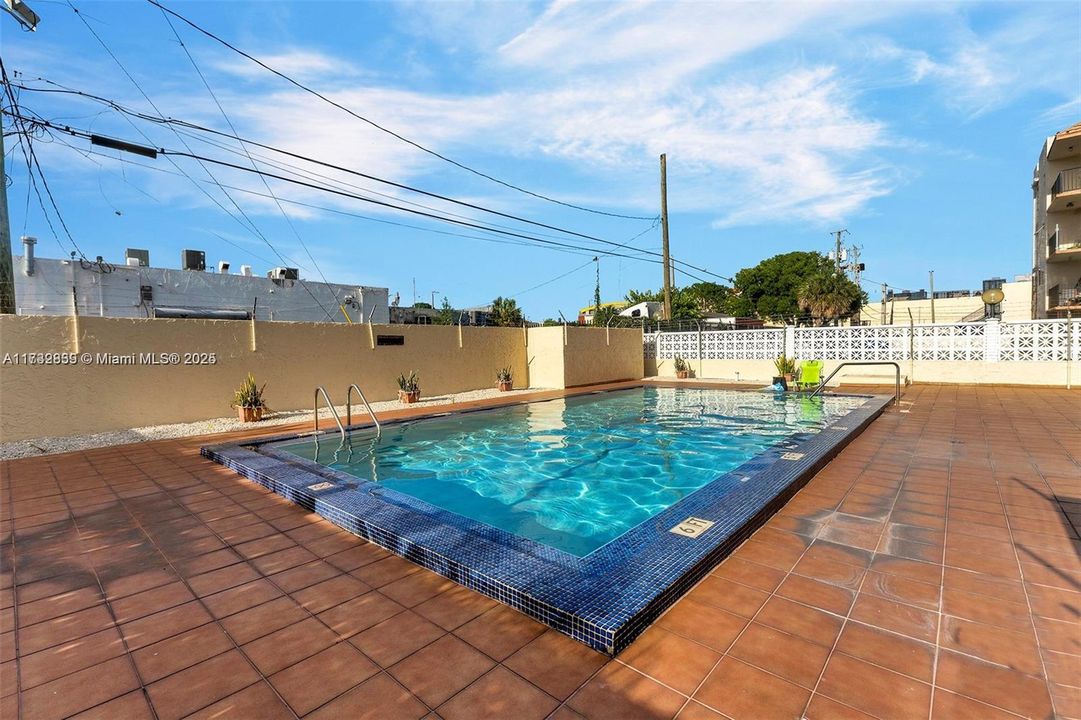 Recently Sold: $269,900 (2 beds, 1 baths, 706 Square Feet)