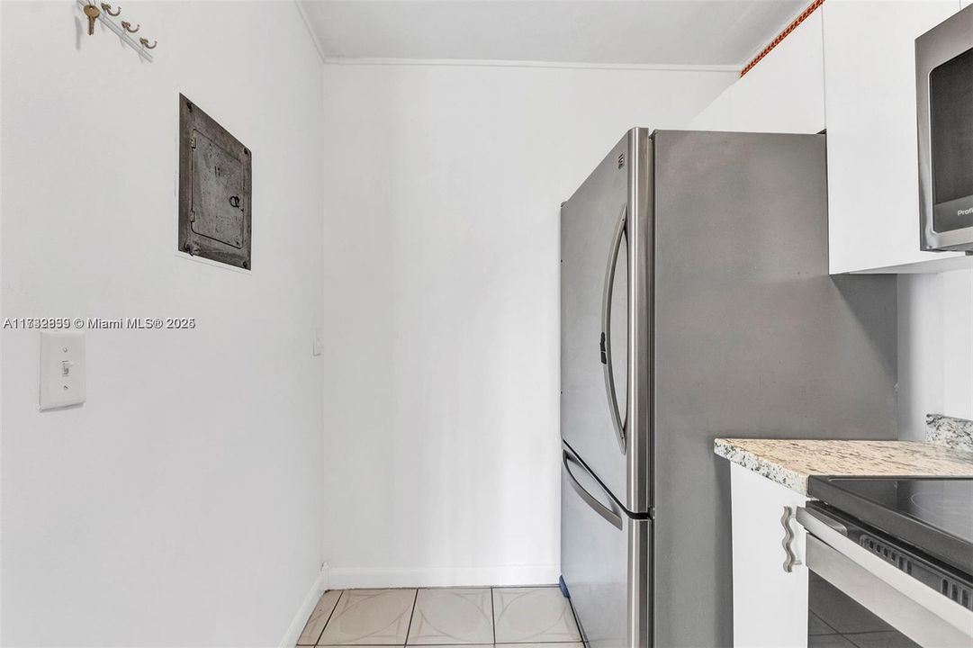 Recently Sold: $269,900 (2 beds, 1 baths, 706 Square Feet)