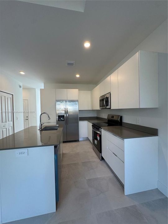 Vendido Recientemente: $400,000 (3 camas, 2 baños, 1808 Pies cuadrados)