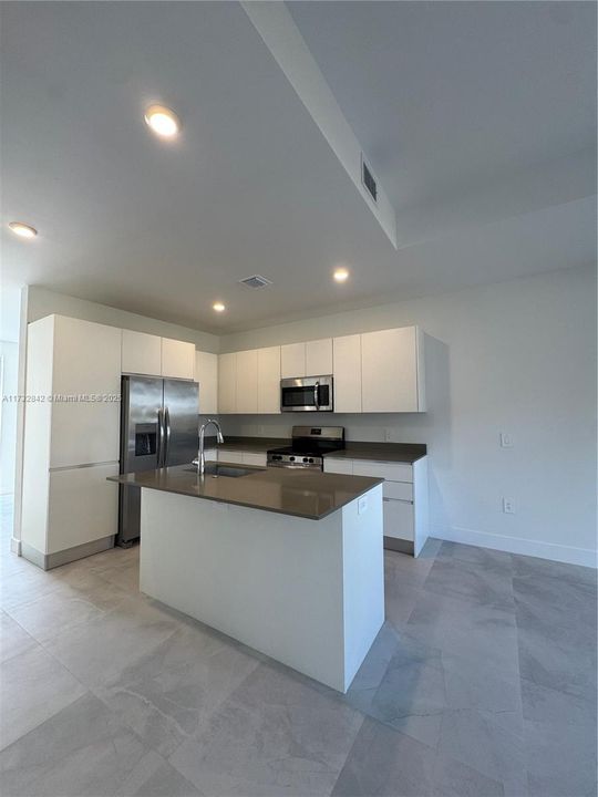 Vendido Recientemente: $400,000 (3 camas, 2 baños, 1808 Pies cuadrados)