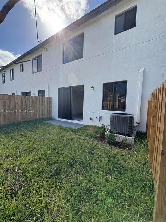 Vendido Recientemente: $400,000 (3 camas, 2 baños, 1808 Pies cuadrados)