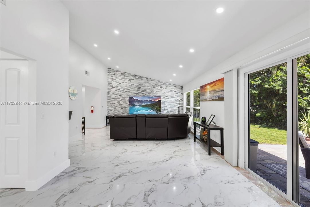 Activo con contrato: $4,000 (3 camas, 2 baños, 0 Pies cuadrados)