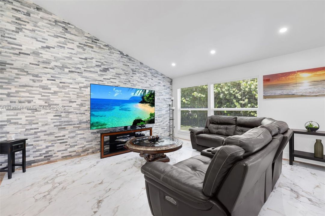 Activo con contrato: $4,000 (3 camas, 2 baños, 0 Pies cuadrados)