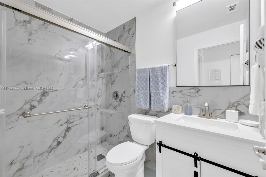 Activo con contrato: $4,000 (3 camas, 2 baños, 0 Pies cuadrados)