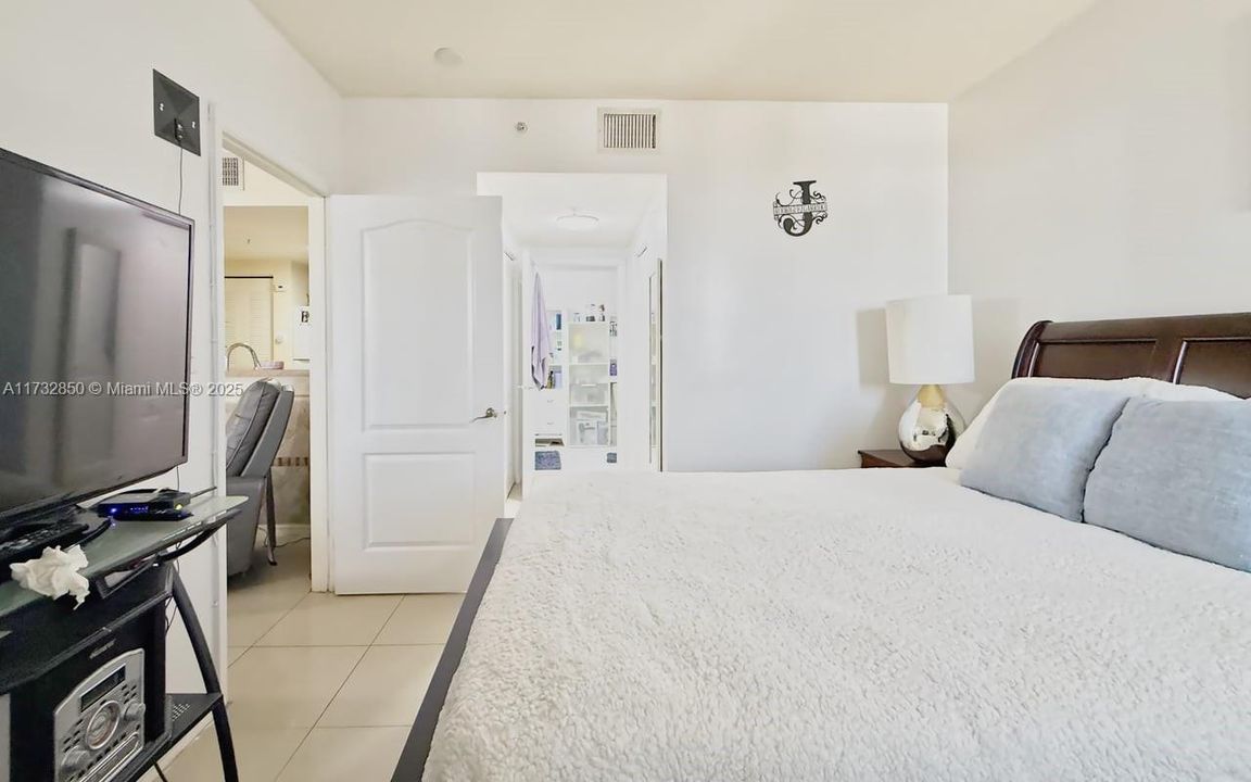 Недавно продано: $355,000 (3 спален, 2 ванн, 1161 Квадратных фут)