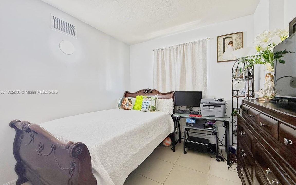 Недавно продано: $355,000 (3 спален, 2 ванн, 1161 Квадратных фут)