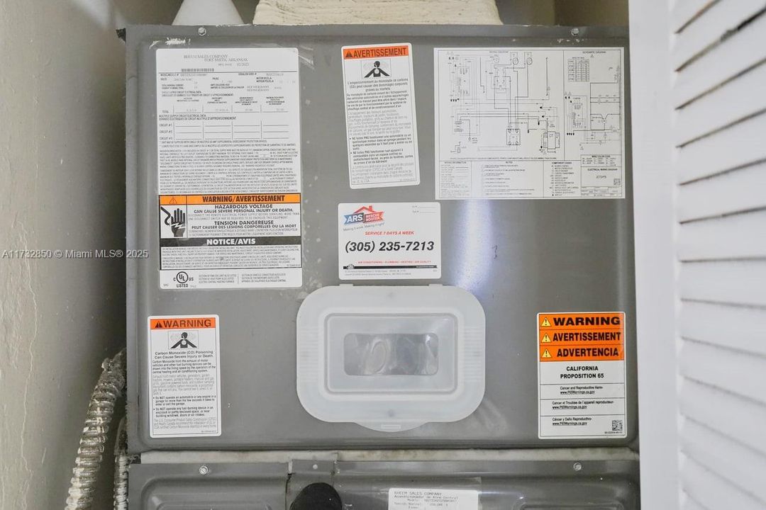 Недавно продано: $355,000 (3 спален, 2 ванн, 1161 Квадратных фут)