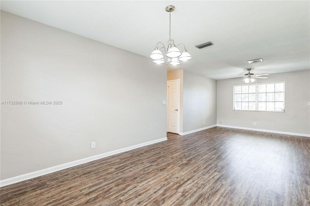 Recently Sold: $462,000 (3 beds, 2 baths, 1498 Square Feet)