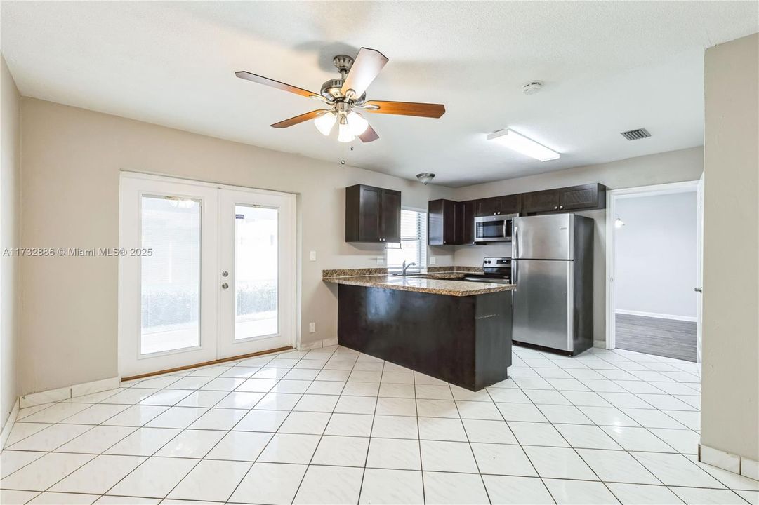 Recently Sold: $462,000 (3 beds, 2 baths, 1498 Square Feet)