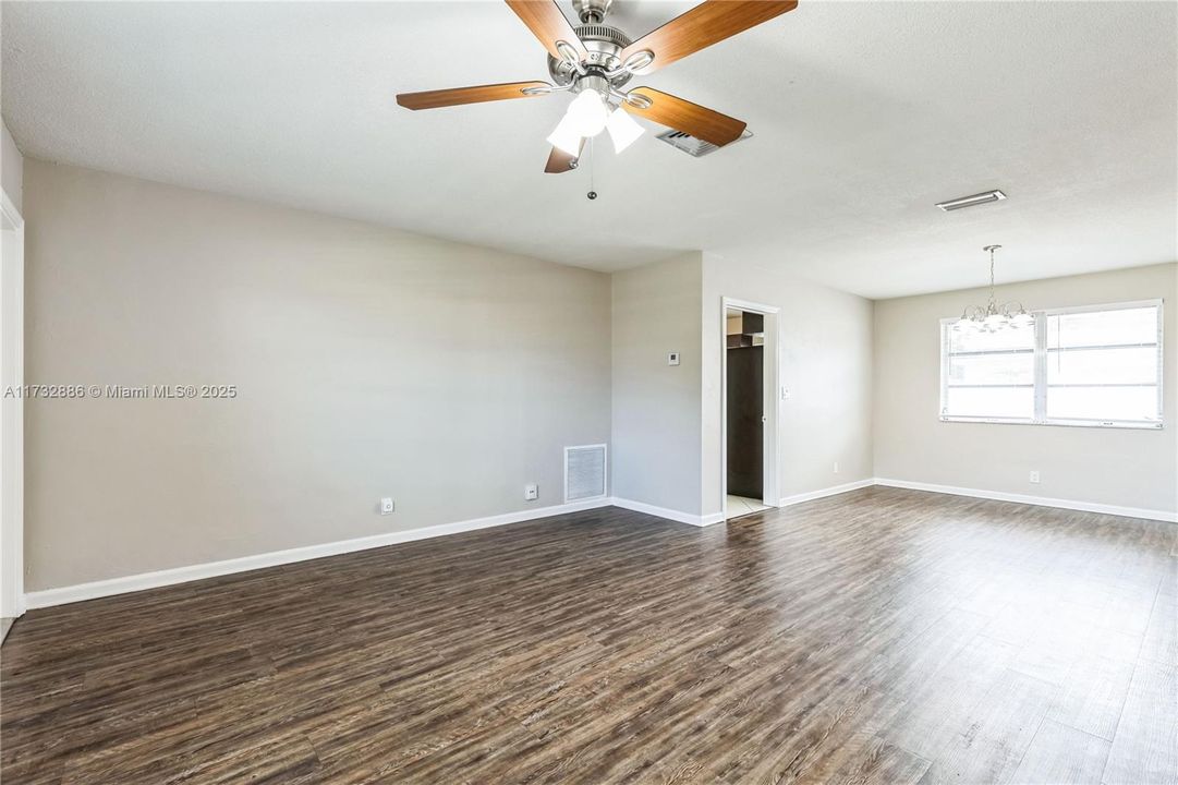 Recently Sold: $462,000 (3 beds, 2 baths, 1498 Square Feet)