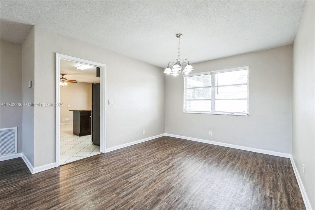 Recently Sold: $462,000 (3 beds, 2 baths, 1498 Square Feet)