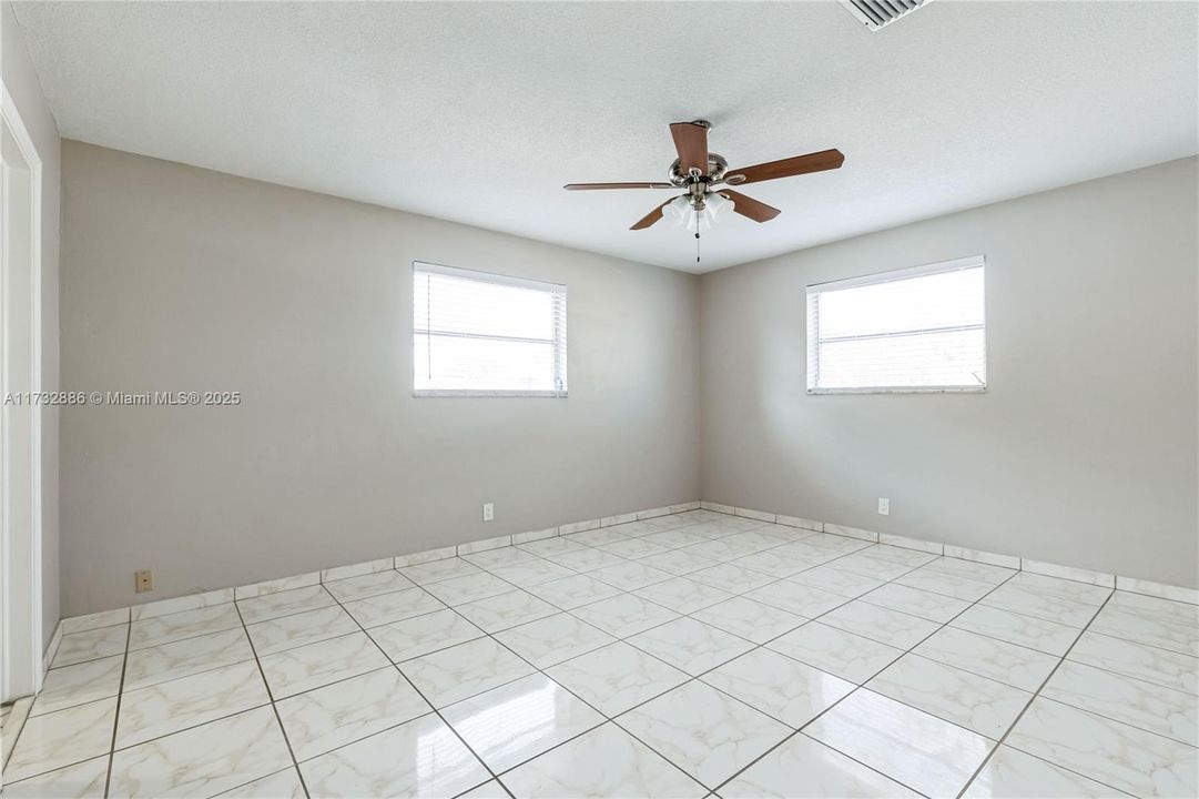 Recently Sold: $462,000 (3 beds, 2 baths, 1498 Square Feet)