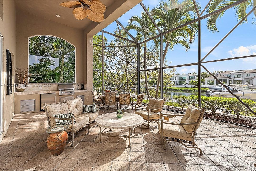 Enclosed Patio / Grill