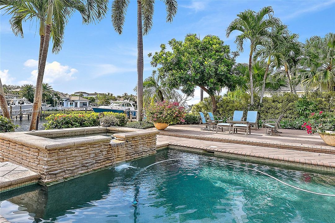 Vendido Recientemente: $8,000,000 (4 camas, 4 baños, 4990 Pies cuadrados)