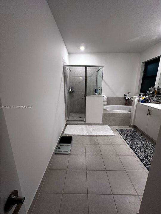 For Sale: $685,000 (4 beds, 2 baths, 2560 Square Feet)