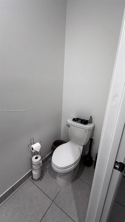 1/2 Bathroom
