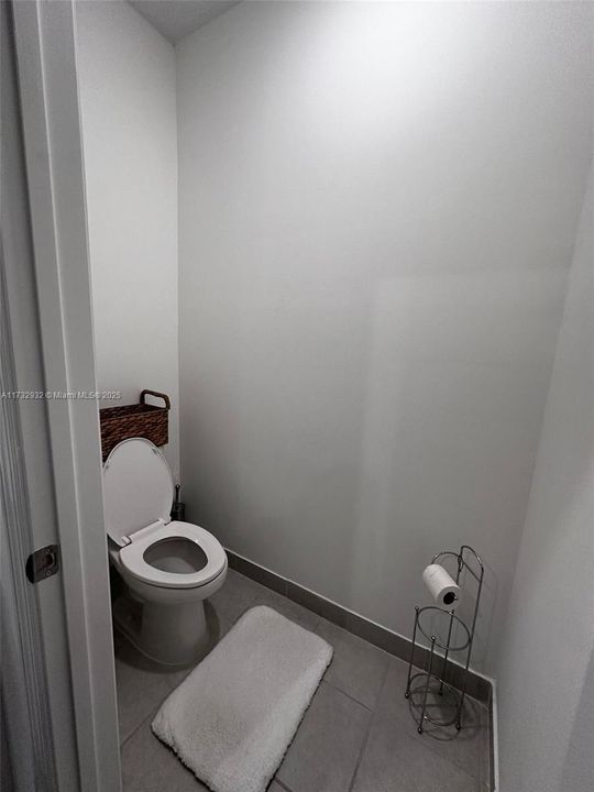 For Sale: $685,000 (4 beds, 2 baths, 2560 Square Feet)