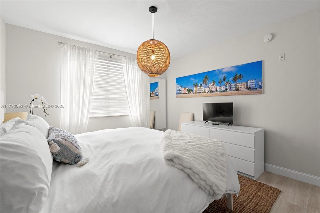 Recently Sold: $1,495,000 (3 beds, 3 baths, 1485 Square Feet)