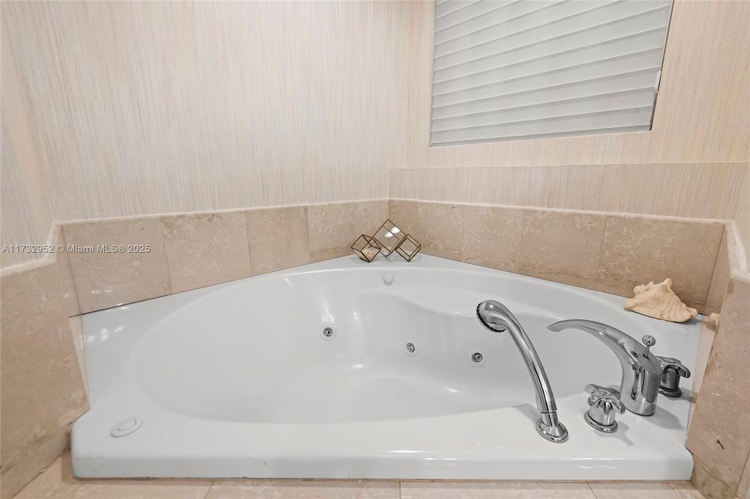 Recently Sold: $1,495,000 (3 beds, 3 baths, 1485 Square Feet)