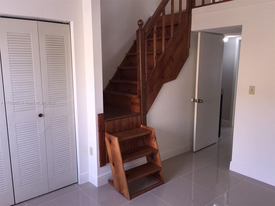 Recently Rented: $2,500 (3 beds, 2 baths, 956 Square Feet)