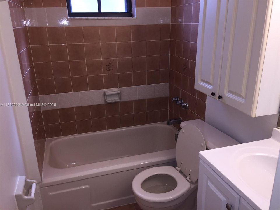 Recently Rented: $2,500 (3 beds, 2 baths, 956 Square Feet)