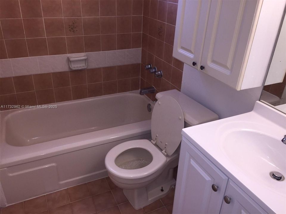 Recently Rented: $2,500 (3 beds, 2 baths, 956 Square Feet)