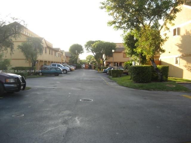 Recently Rented: $2,500 (3 beds, 2 baths, 956 Square Feet)