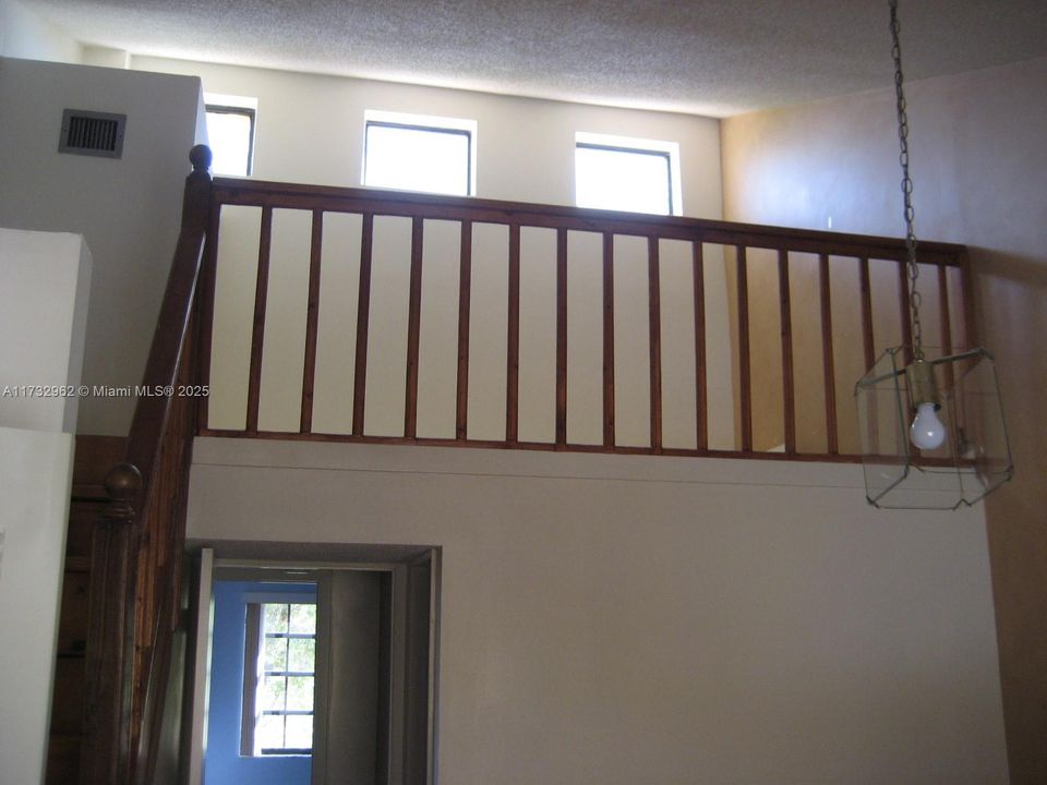 Recently Rented: $2,500 (3 beds, 2 baths, 956 Square Feet)