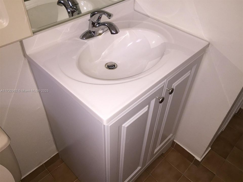 Recently Rented: $2,500 (3 beds, 2 baths, 956 Square Feet)