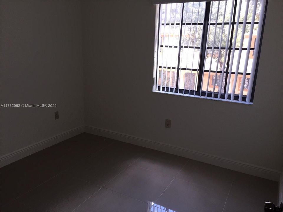 Recently Rented: $2,500 (3 beds, 2 baths, 956 Square Feet)