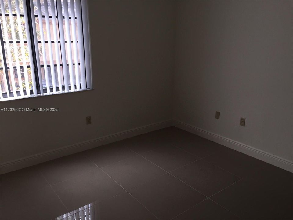 Recently Rented: $2,500 (3 beds, 2 baths, 956 Square Feet)