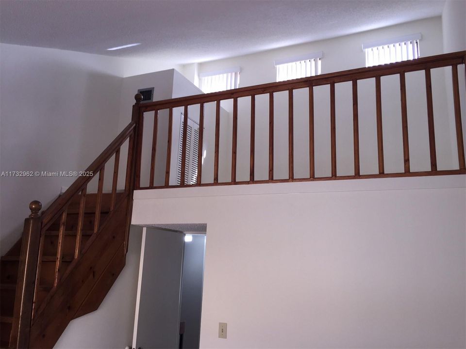 Recently Rented: $2,500 (3 beds, 2 baths, 956 Square Feet)