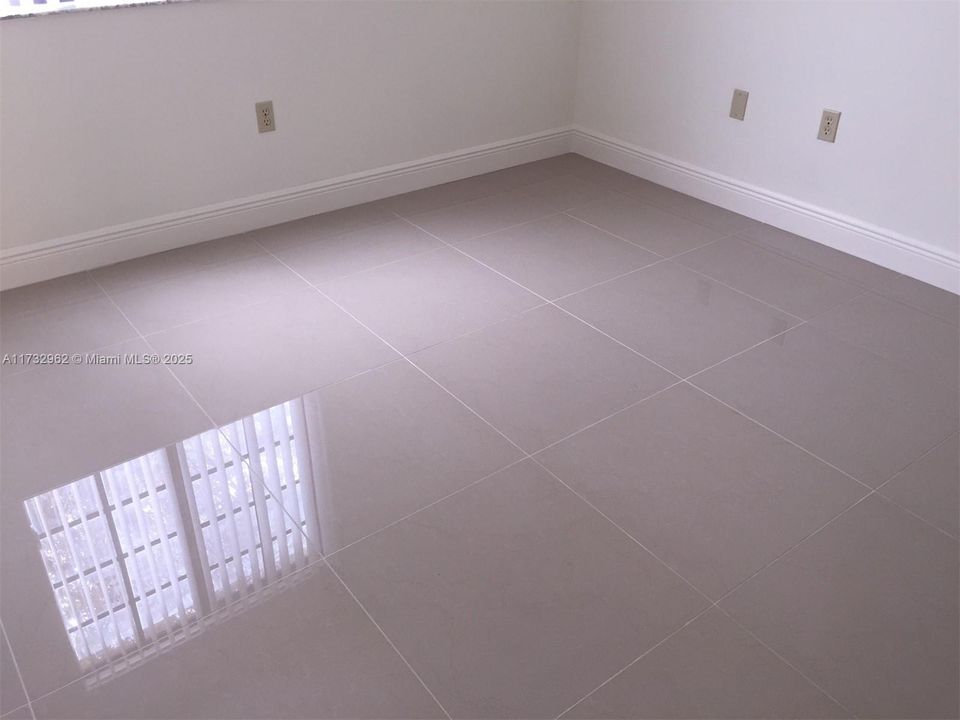 Recently Rented: $2,500 (3 beds, 2 baths, 956 Square Feet)