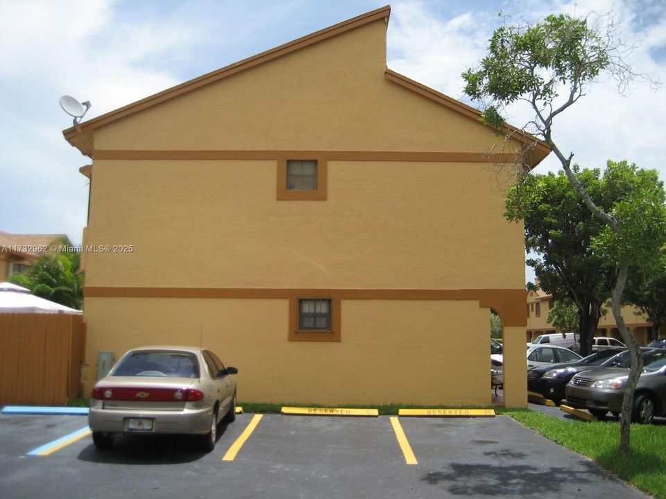 Recently Rented: $2,500 (3 beds, 2 baths, 956 Square Feet)