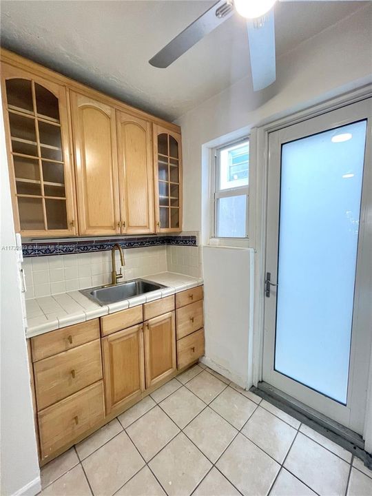 Recently Rented: $1,898 (0 beds, 1 baths, 550 Square Feet)