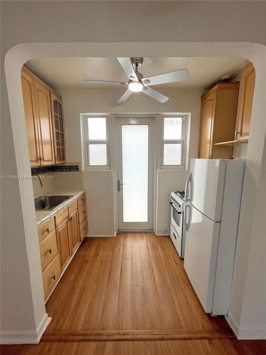 Recently Rented: $1,898 (0 beds, 1 baths, 550 Square Feet)