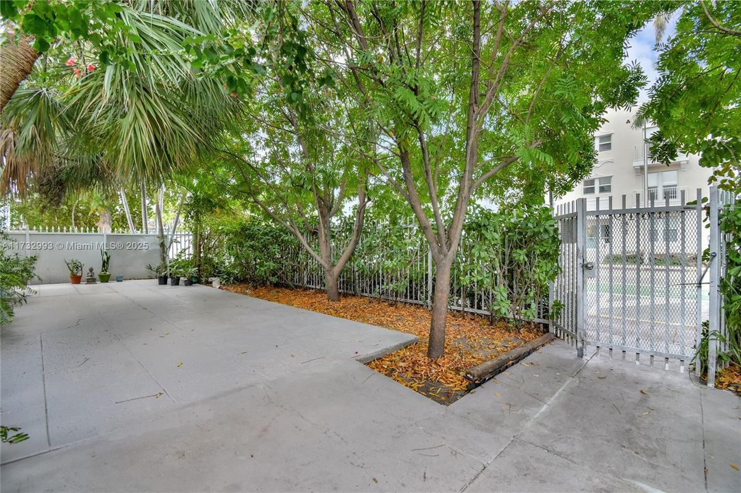 Recently Rented: $1,898 (0 beds, 1 baths, 550 Square Feet)