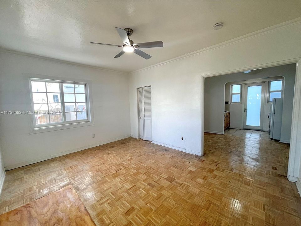 Recently Rented: $1,898 (0 beds, 1 baths, 550 Square Feet)